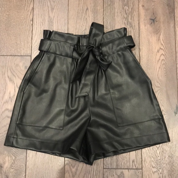 Zara Pants - Zara faux leather paper bag shorts XS